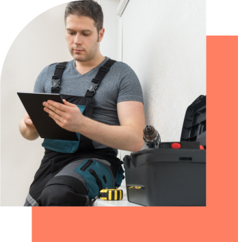 Handwerker-Tablet-Coral-AdobeStock_245561435